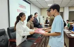 阿斯顿维拉内部会议纪要流出——窗口期队长鼓劲，欧联使命明确，临场指挥获称赞(关小刀临场任九)-lol全球总决赛官方网址