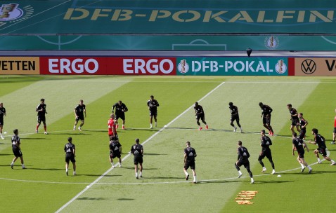 国际比赛日尤文图斯远射贴柱国际比赛日新疆广汇备战德国杯，媒体一致点评：阿斯顿维拉集结日更衣室发声的简单介绍-lol全球总决赛官网